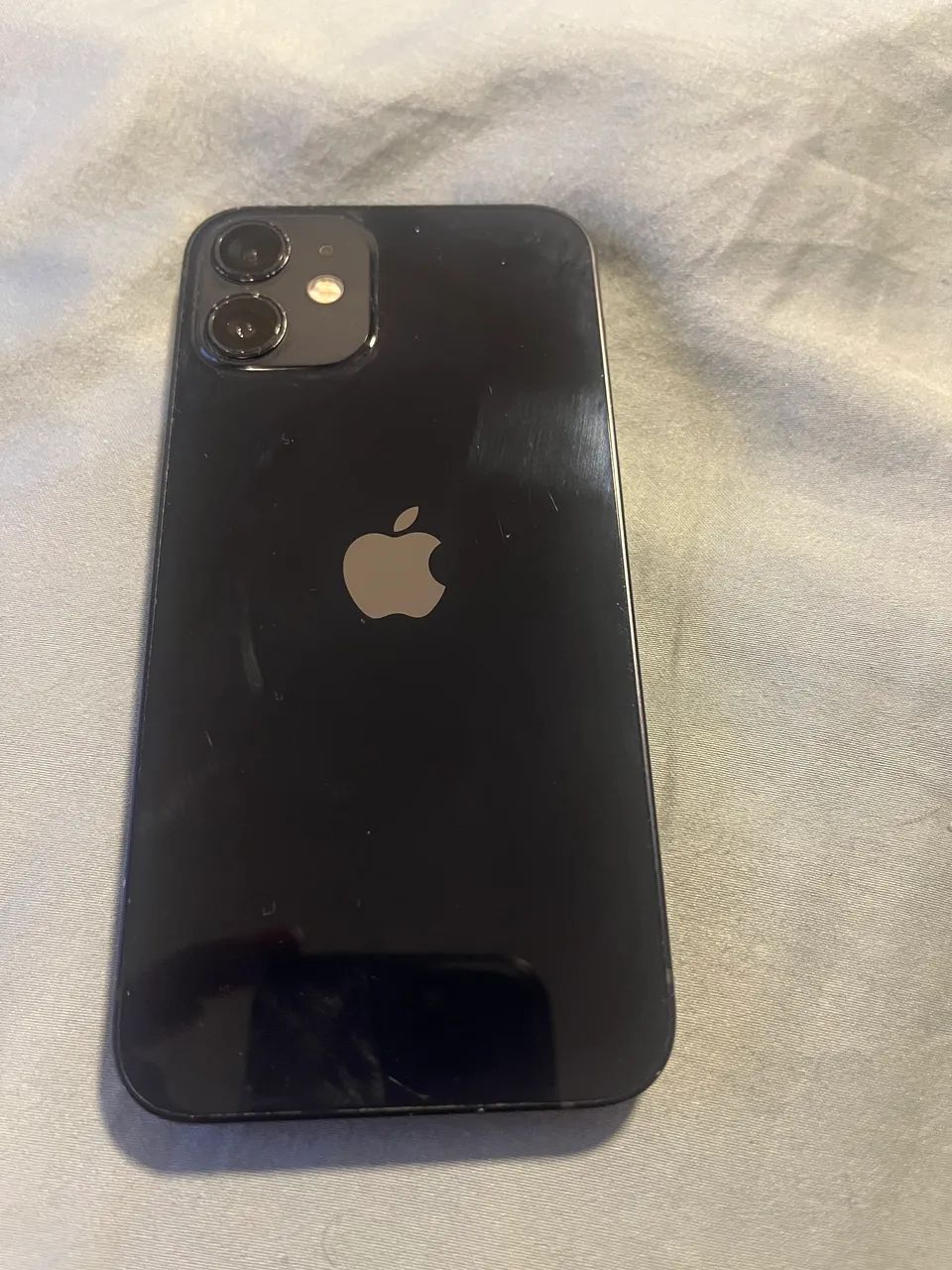 iPhone 12 mini. 