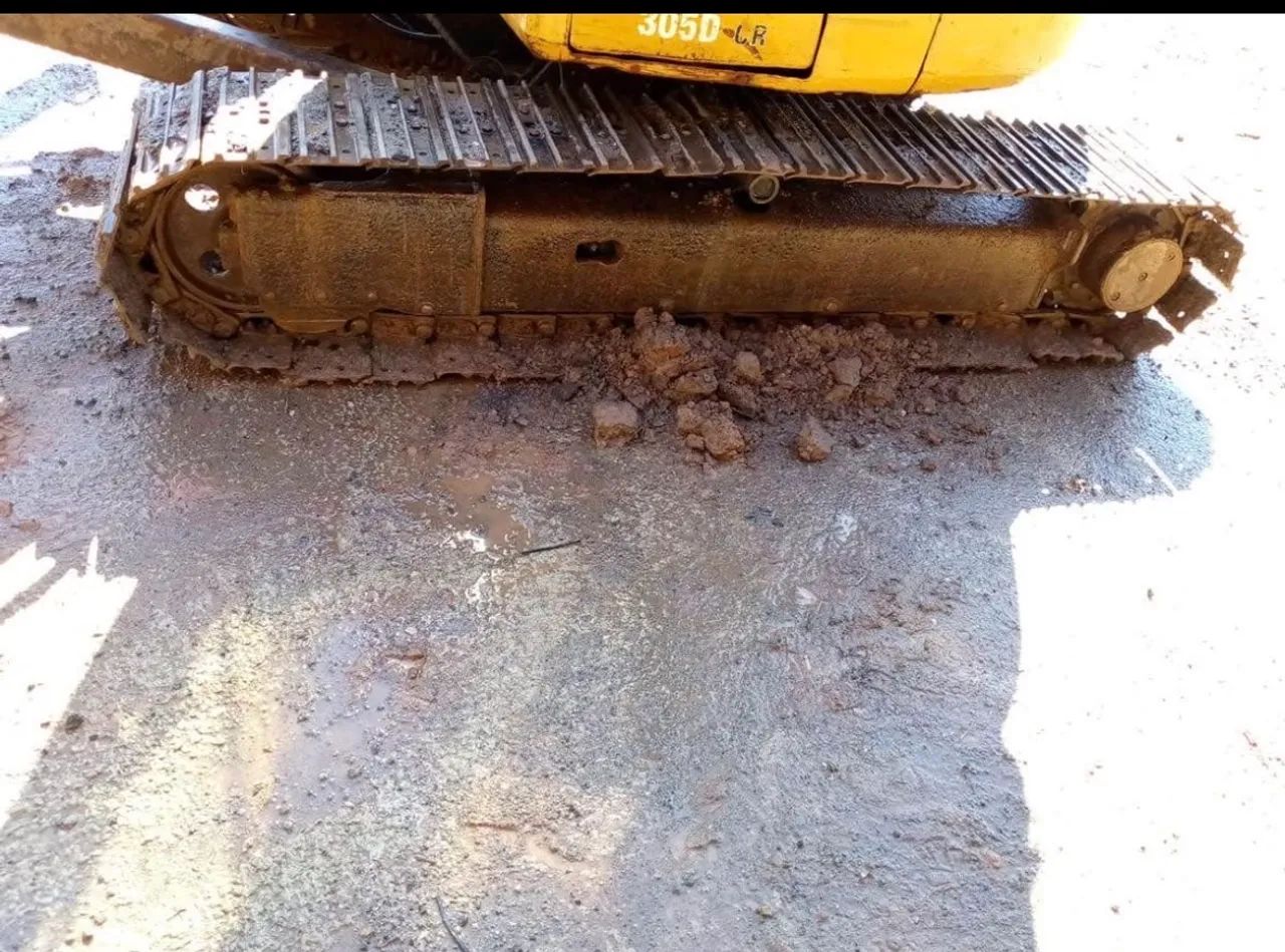 Mini escavadeira Caterpillar 305 ano 2009 - Foto 6