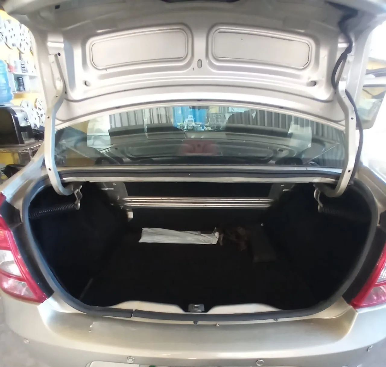 Renault Logan Expression Hi-flex 1.6 8V 4P 2013 - Foto 4