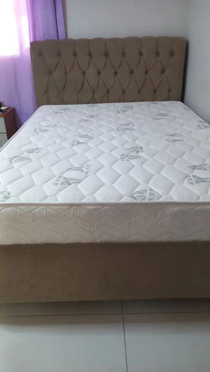 Vendo uma cama box com colchão