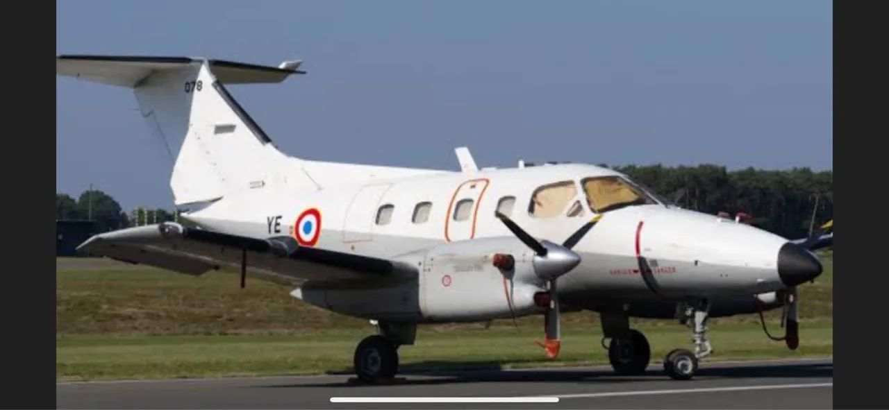 Desmontando Embraer 121 Xingu 2 