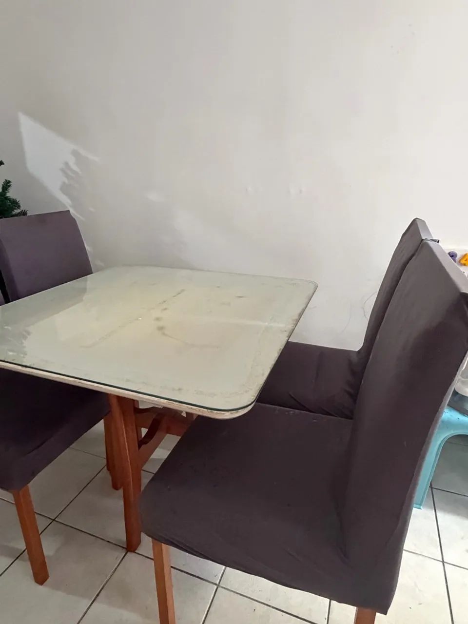 Mesa com 4 cadeiras