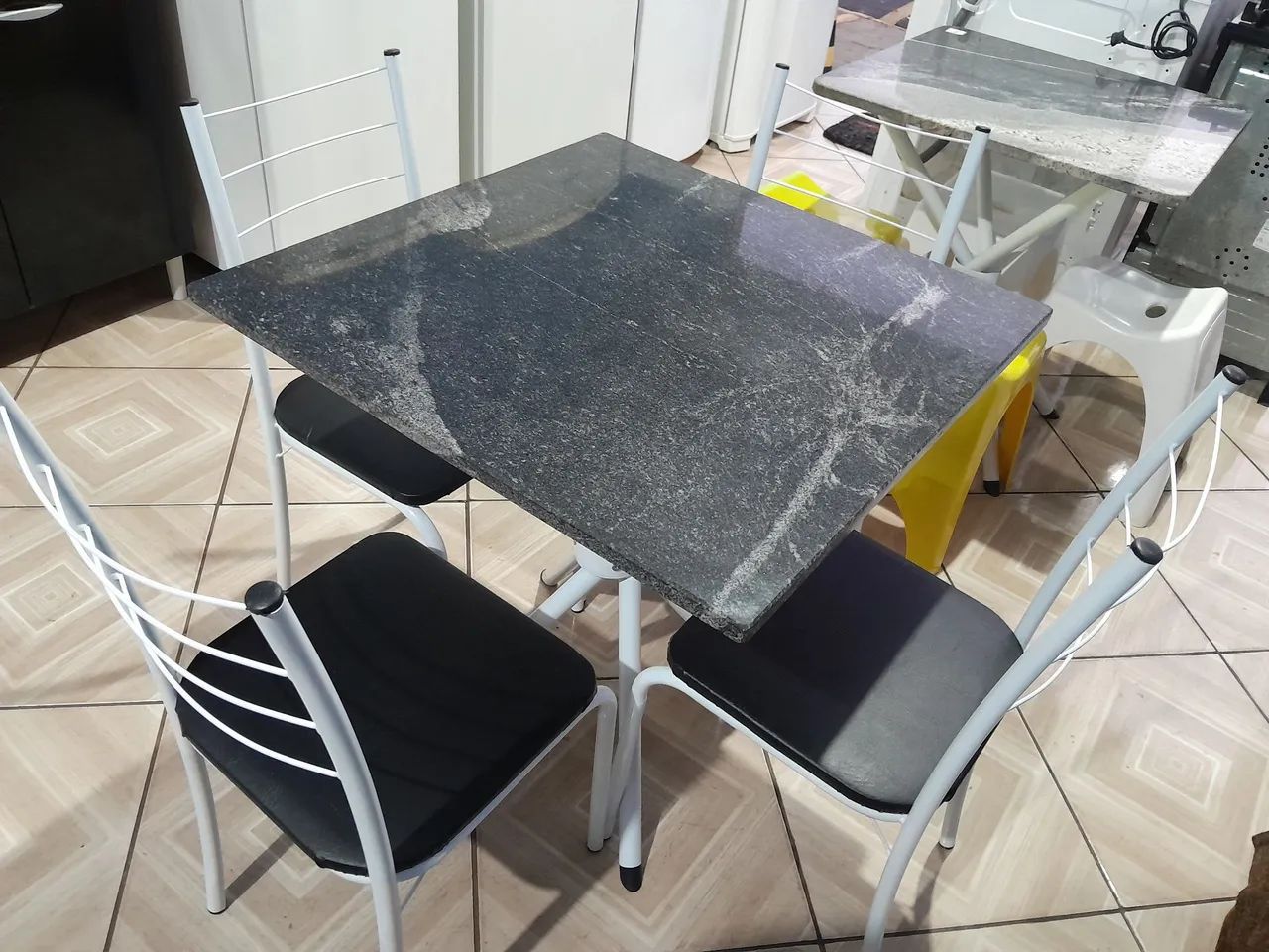 Mesa quadrada pedra granito com 4 cadeiras  - Foto 2