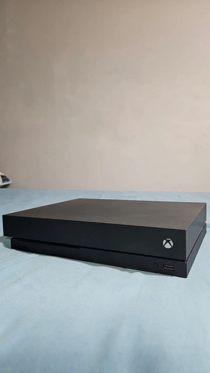 Xbox One X - 1,6TB - Ótimo estado - Foto 4