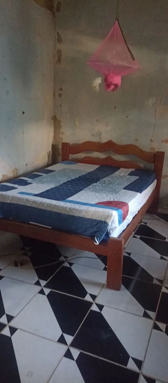 Desapego com urgência cama de madeira forte e resistente com colchão incluso. - Foto 2