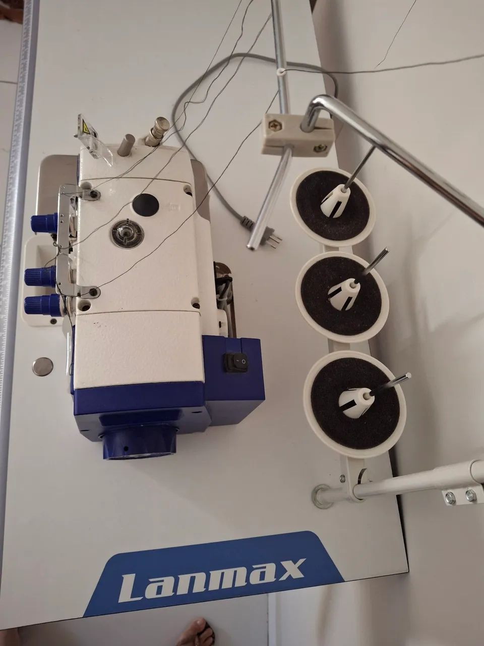 Vendo Máquina de Overlok nova - Foto 4