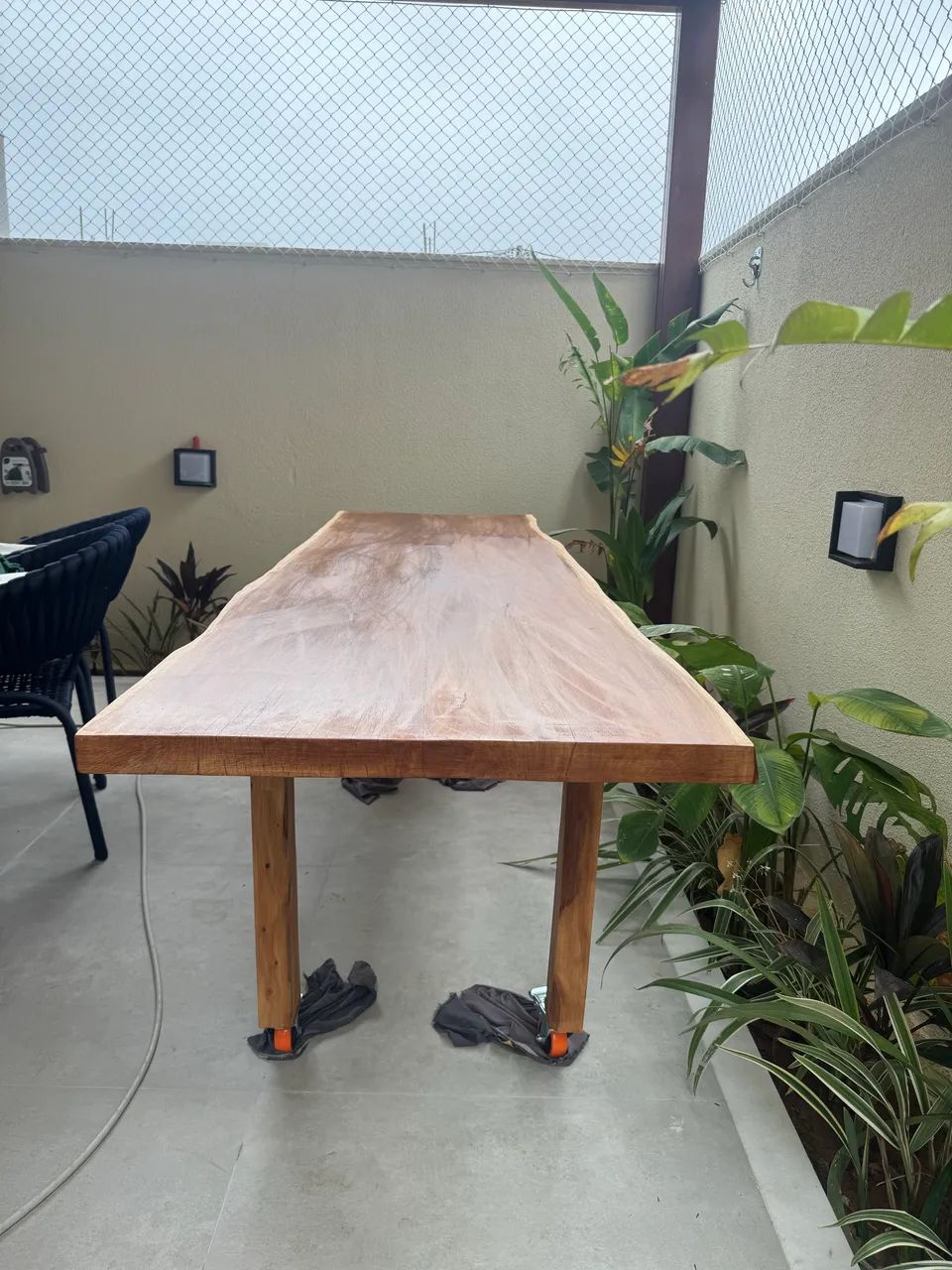 Mesa em madeira maciça nova  - Foto 2