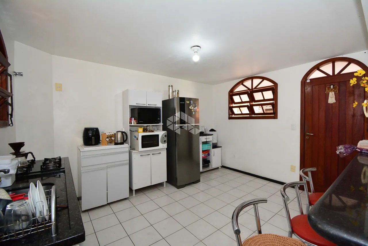 CASA À VENDA NA TRINDADE EM FLORIANÓPOLIS COM 3 DORMITÓRIOS SUÍTE EDÍCULA E 2 VAGAS DE GAR - Foto 4