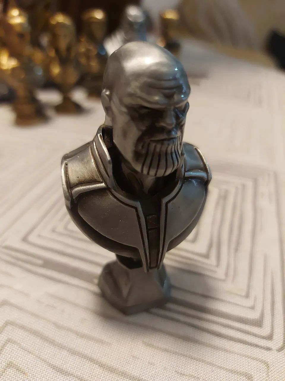 Thanos da coleção Omelete Legends, feito de metal  - Foto 2