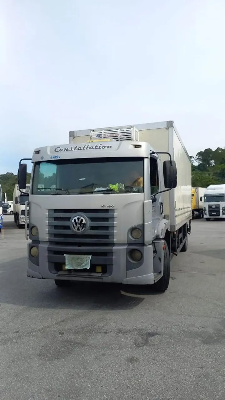 Caminhão toco 15-180