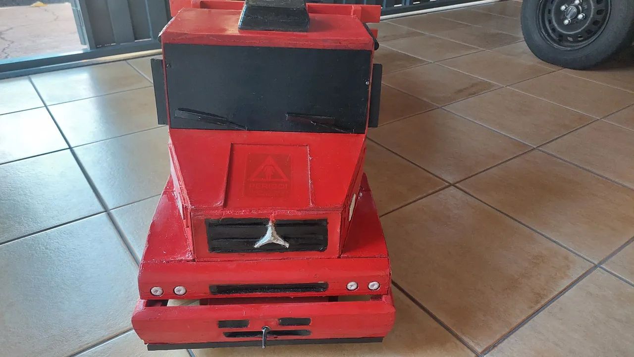 Caminhão de Brinquedo feito em Madeira