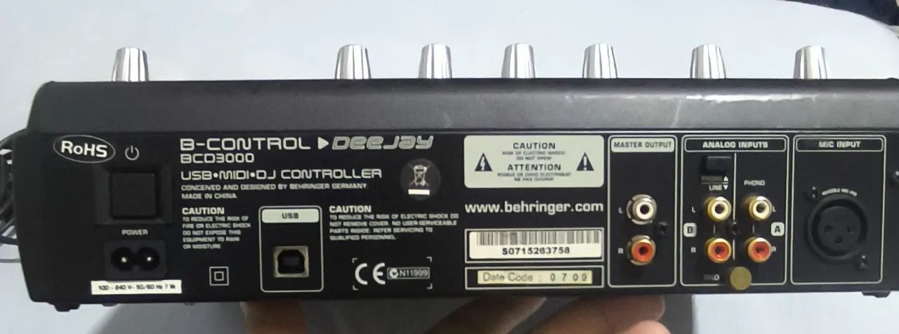 Vendo Controladora de DJ Behringer BCD 3000 - Foto 2