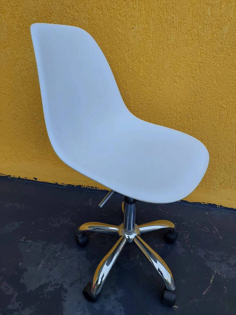 Cadeira escritorio Giratória eames eiffel  - Foto 3