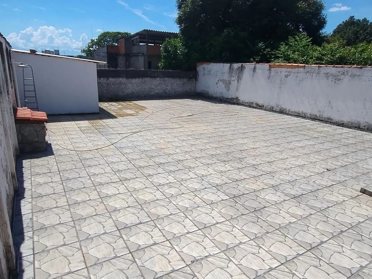     Casa à Venda com Amplo Quintal e Espaçosa Área Externa - Foto 2