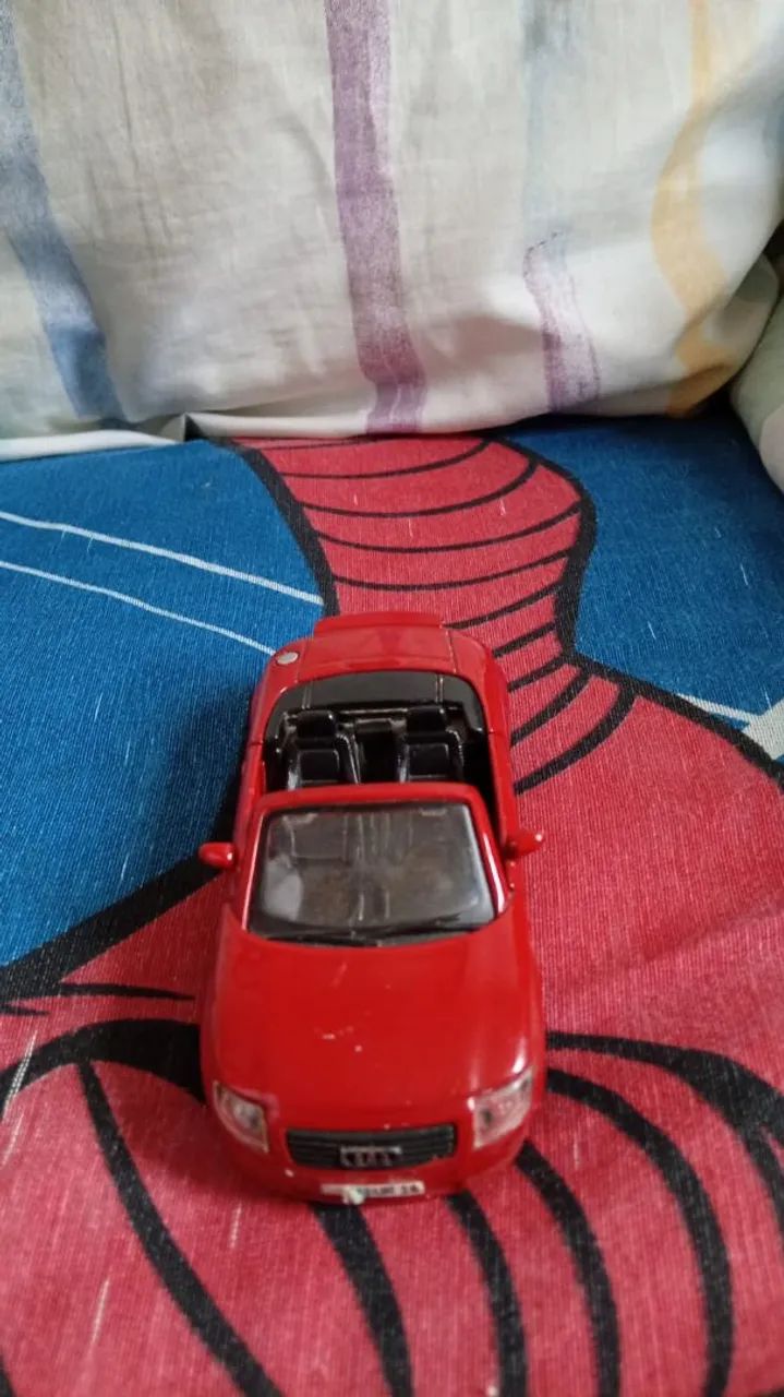 Carro vintagem vermelho 