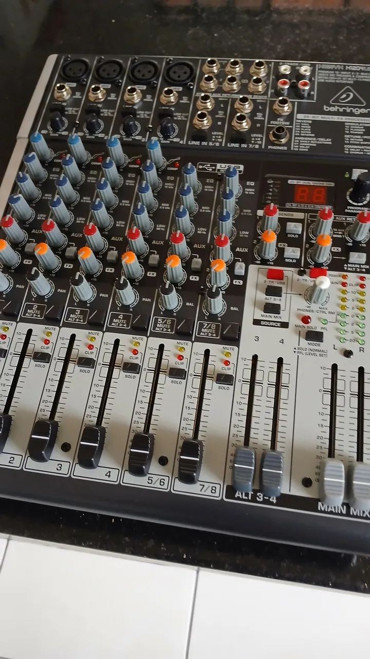 Mesa de som Behringer na caixa sem uso. - Foto 5