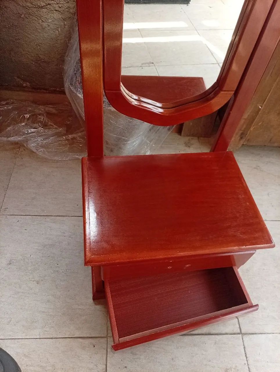 espelho basculante  antigo  com gaveteiro em mogno   - Foto 4