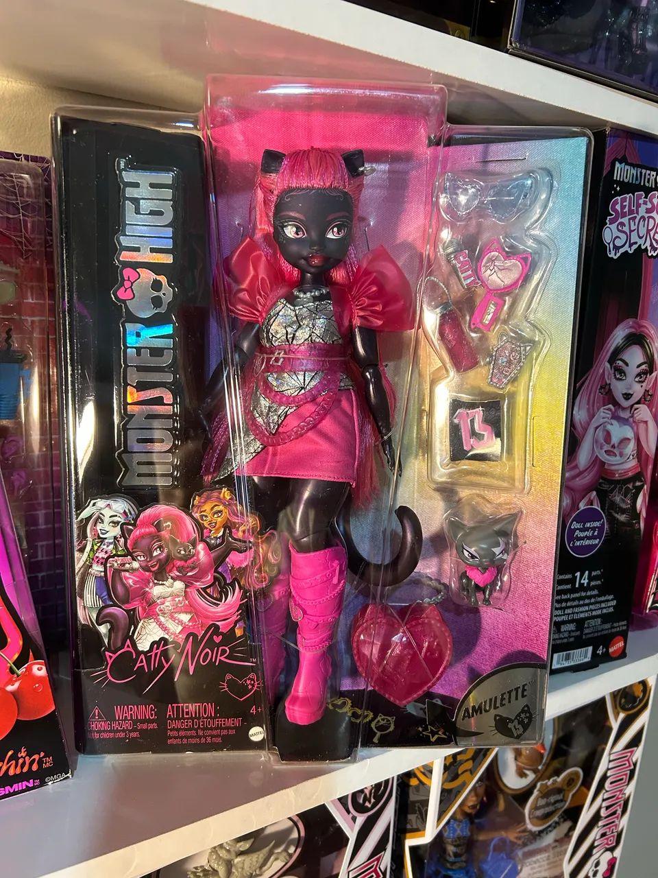 Boneca Monster High Catty Noir g3 lacrada na caixa  - Foto 4