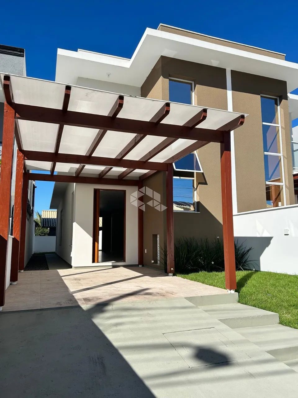 CASA COM 3 QUARTOS SENDO 1 SUÍTE 2 VAGAS À VENDA NO CARIANOS EM FLORIANÓPOLIS - Foto 2