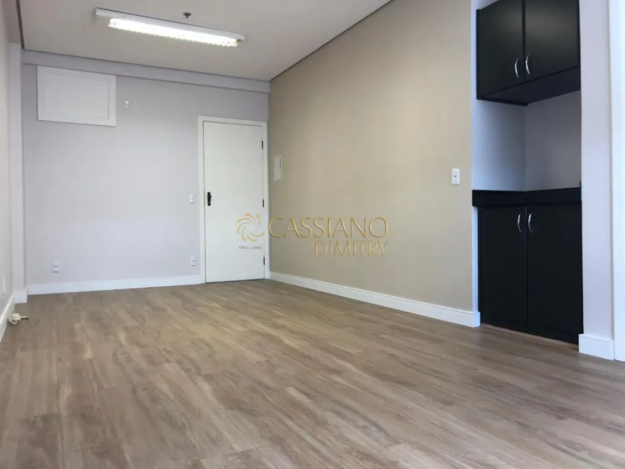 Sala comercial para locação de 28m² | 01 banheiro e 01 vaga de garagem | Edifício Profissi