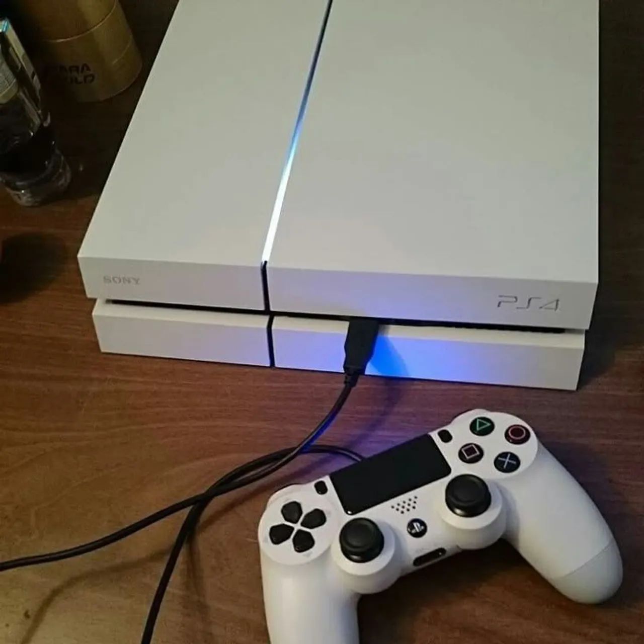 Vende se ps4 fat edição limitada branca  - Foto 3
