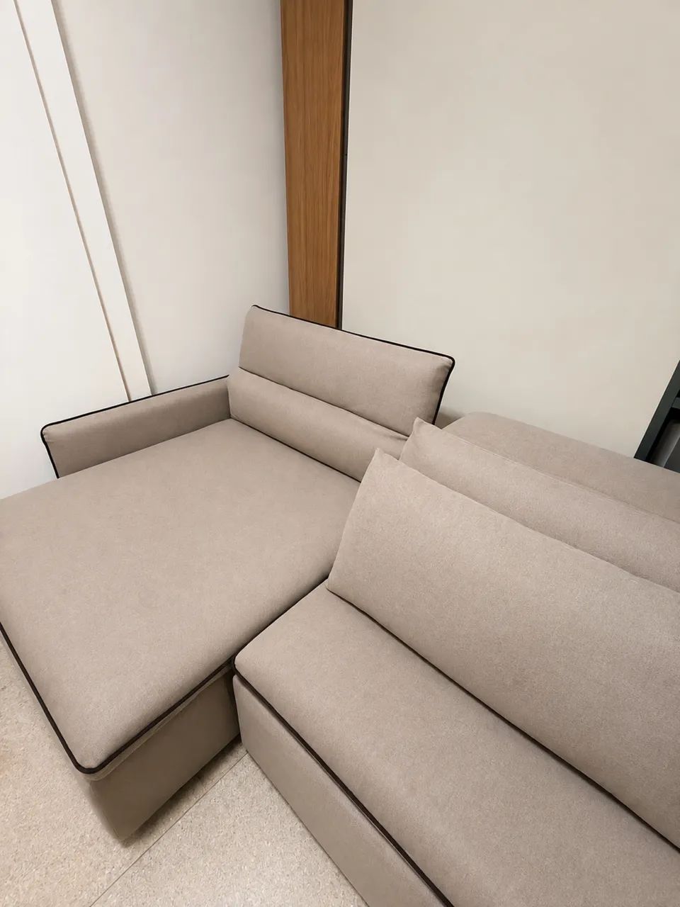 Sofá Retrátil Moderno Slim