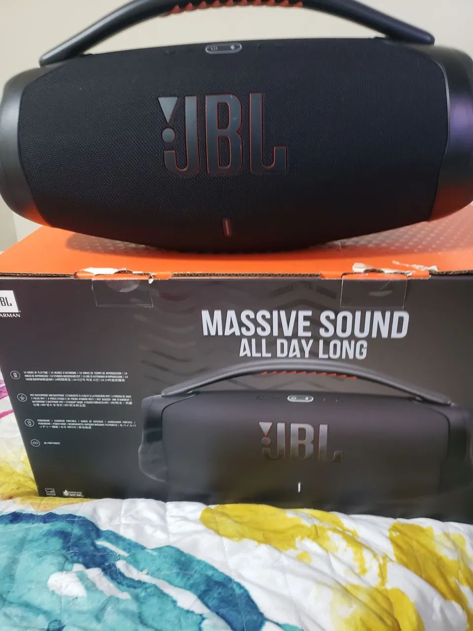 Caixa bombox 3 com 2 meses de uso