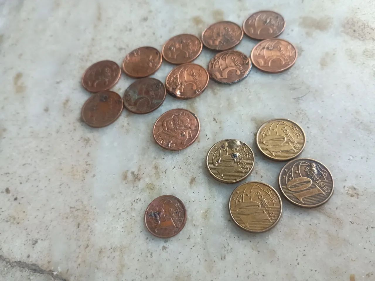 Vendo moedas com defeito de fabricação - Foto 2