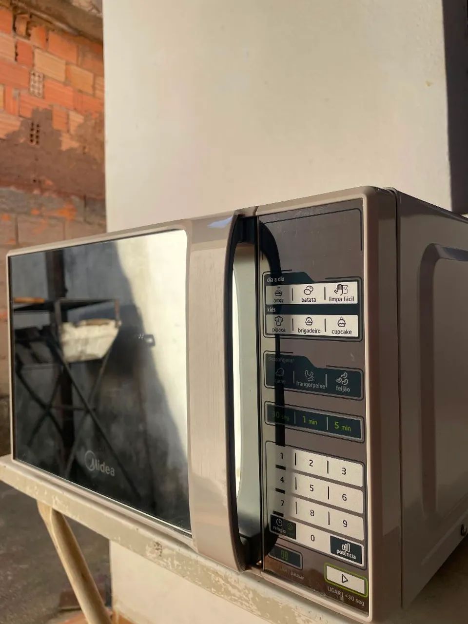 Microondas Midea   20 litros 