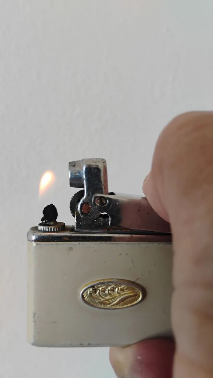 ISQUEIRO DÉCADA DE 60 DE BOLSO 