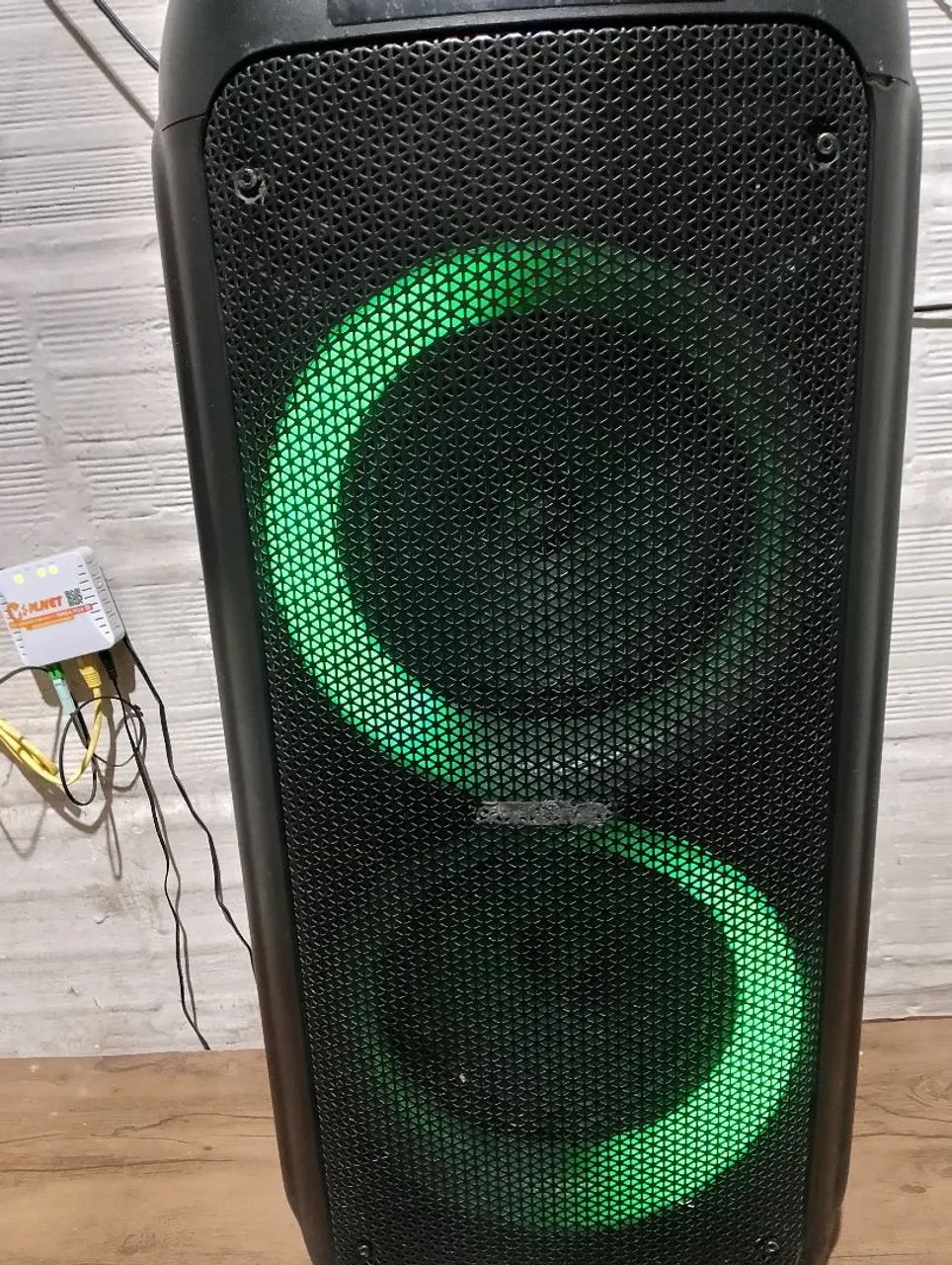 Uma caixa amplificada Trc444676764148049923