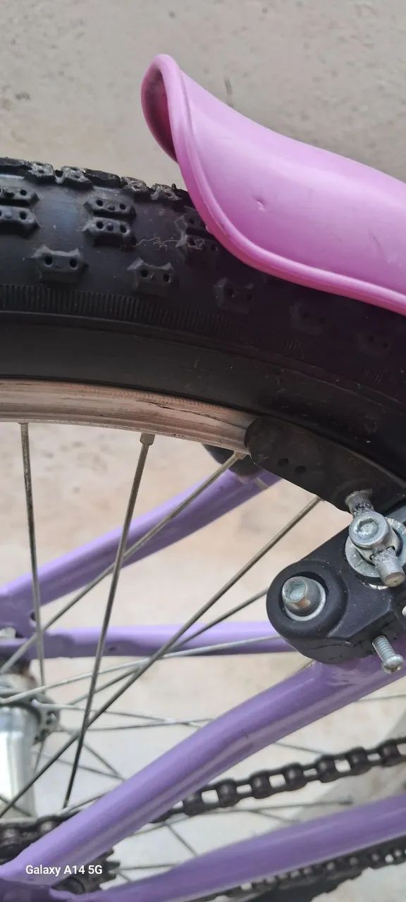 Bicicleta aro 20 com cestinha - Foto 2