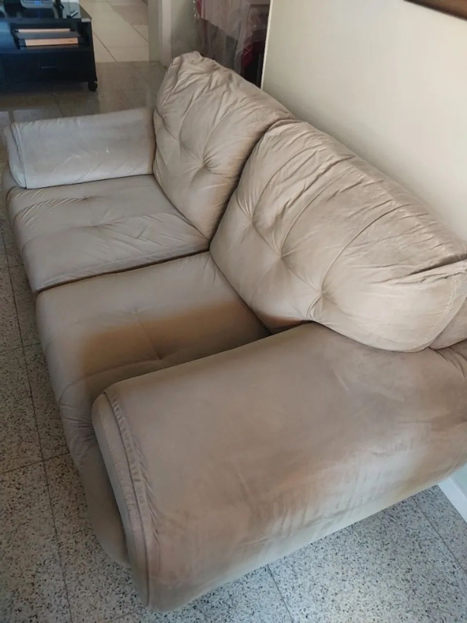 Sofá 2 lugares grande e confortável em bom estado de conservação 