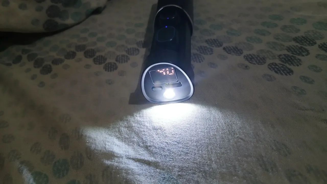 Fone de ouvido modelo cilíndrico com a função lanterna - Foto 2