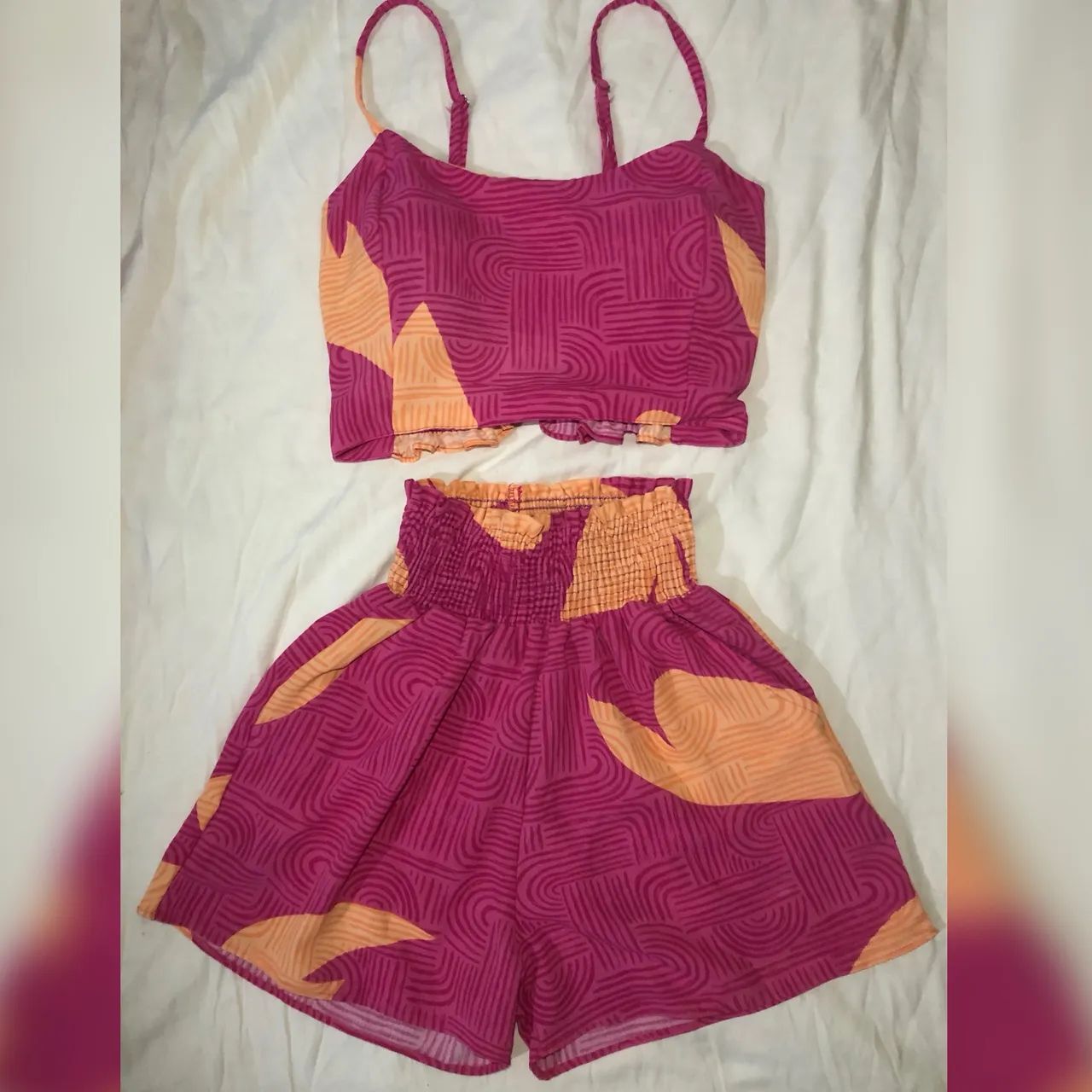 Conjunto Cropped e Shorts Estampado (Magenta e Laranja)