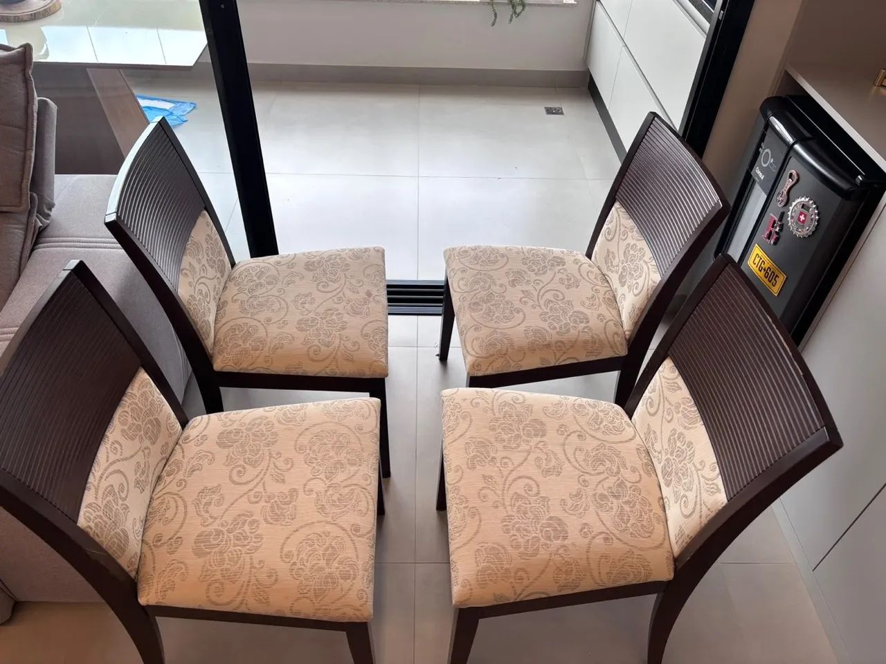 Conjunto de jantar: mesa + 4 cadeiras - Foto 4