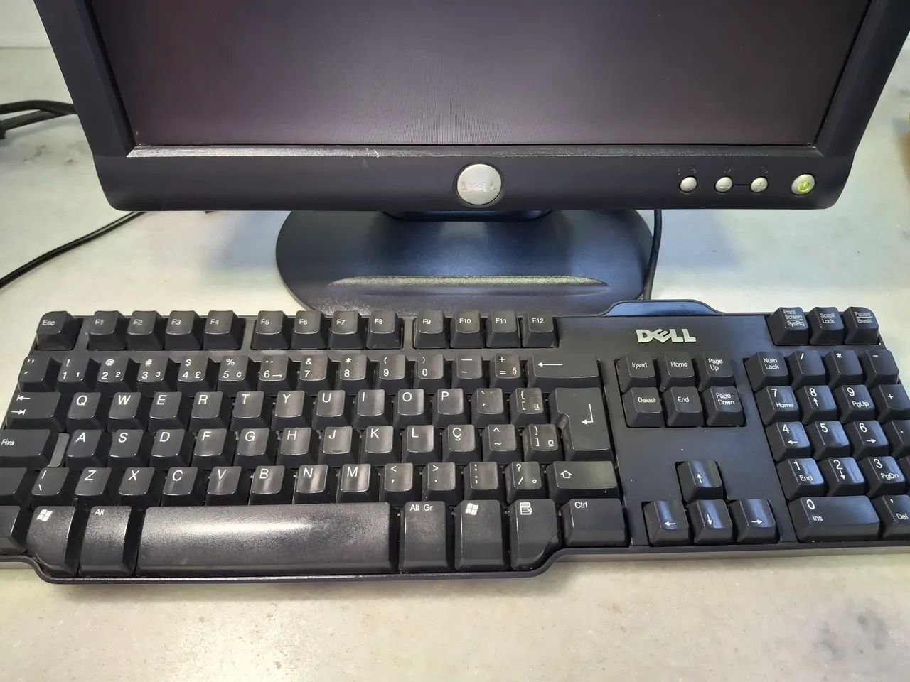 MONITOR DELL 15"  + TECLADO DELL- VGA/ HDMI + CABOS - IMPECÁVEL - Foto 2