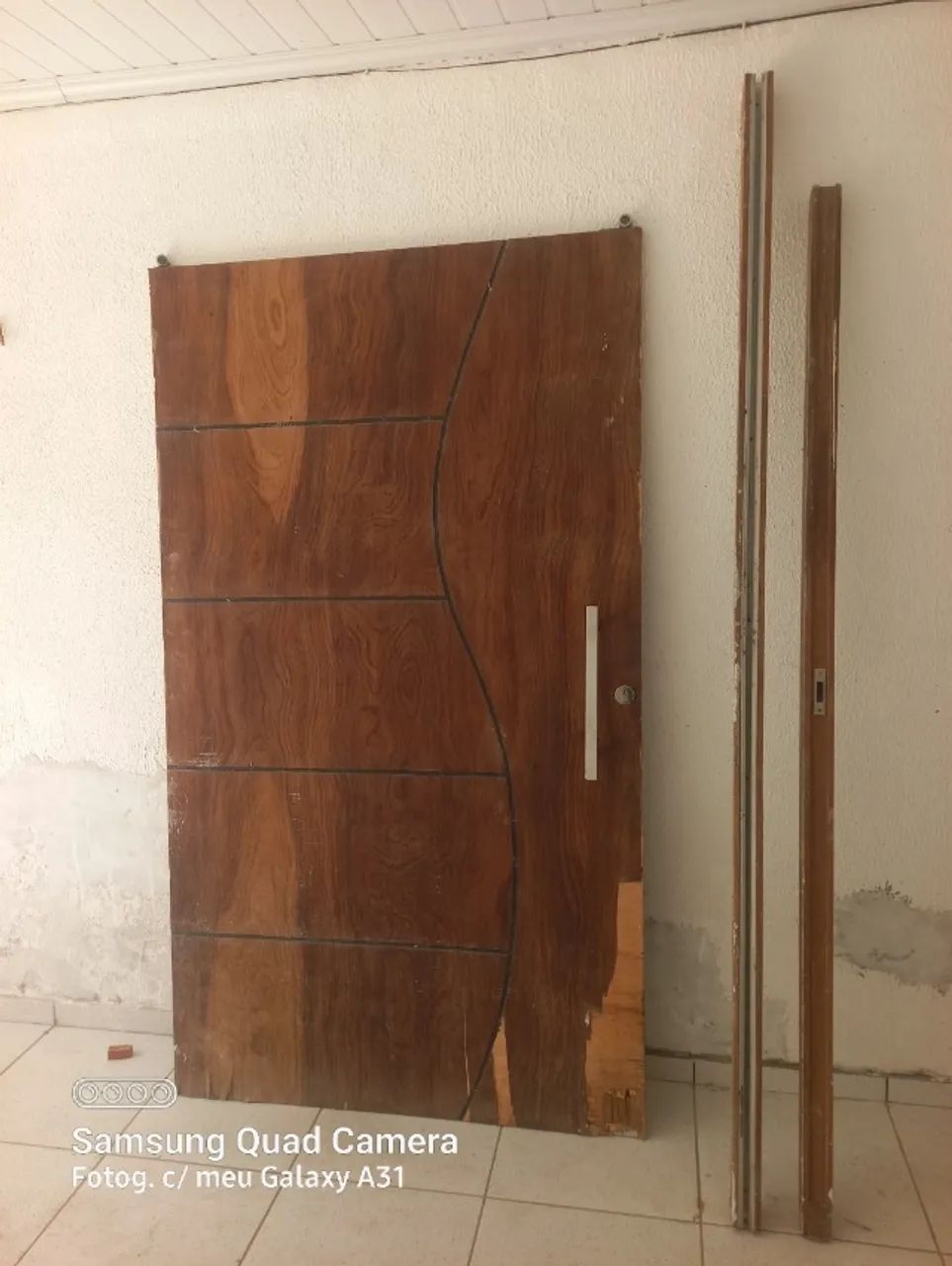 Vendo porta de correr completa. 