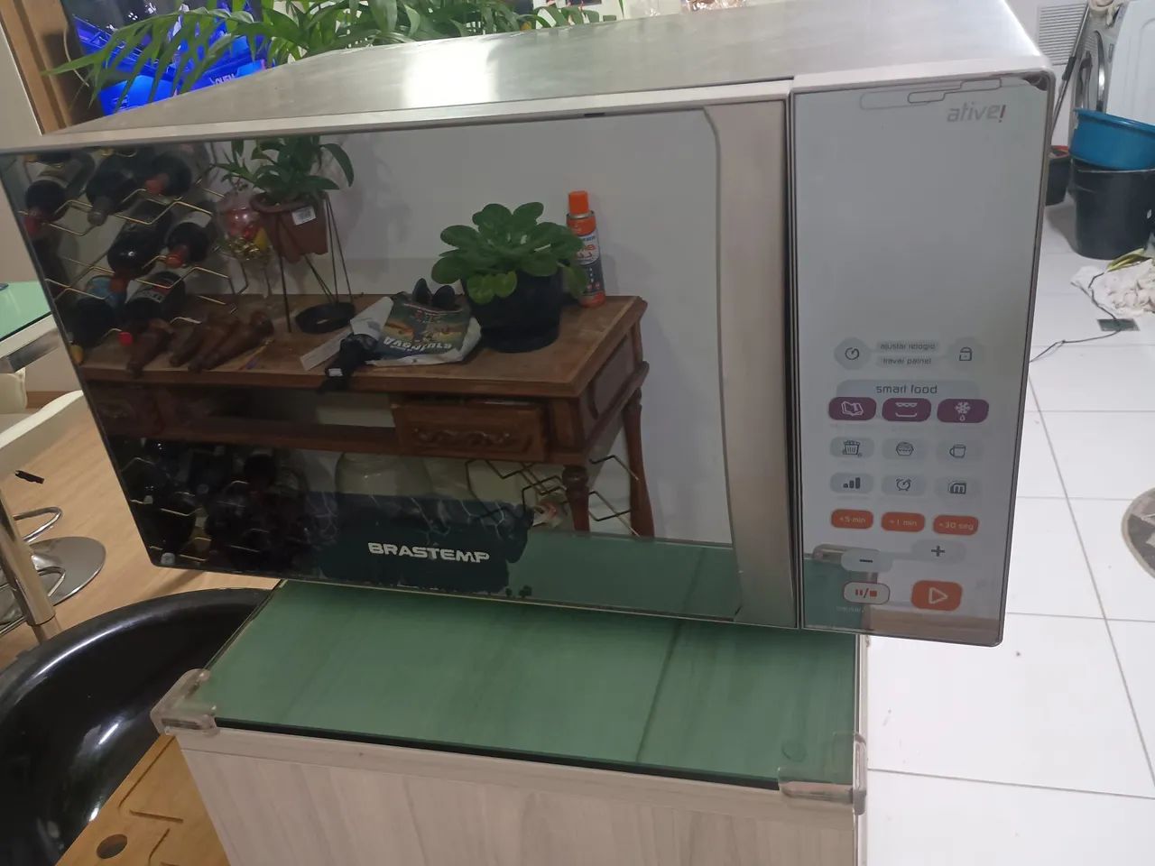Vendo microondas Brastemp ative 30 litros semi novo em excelente estado, 220w para sua pra - Foto 4
