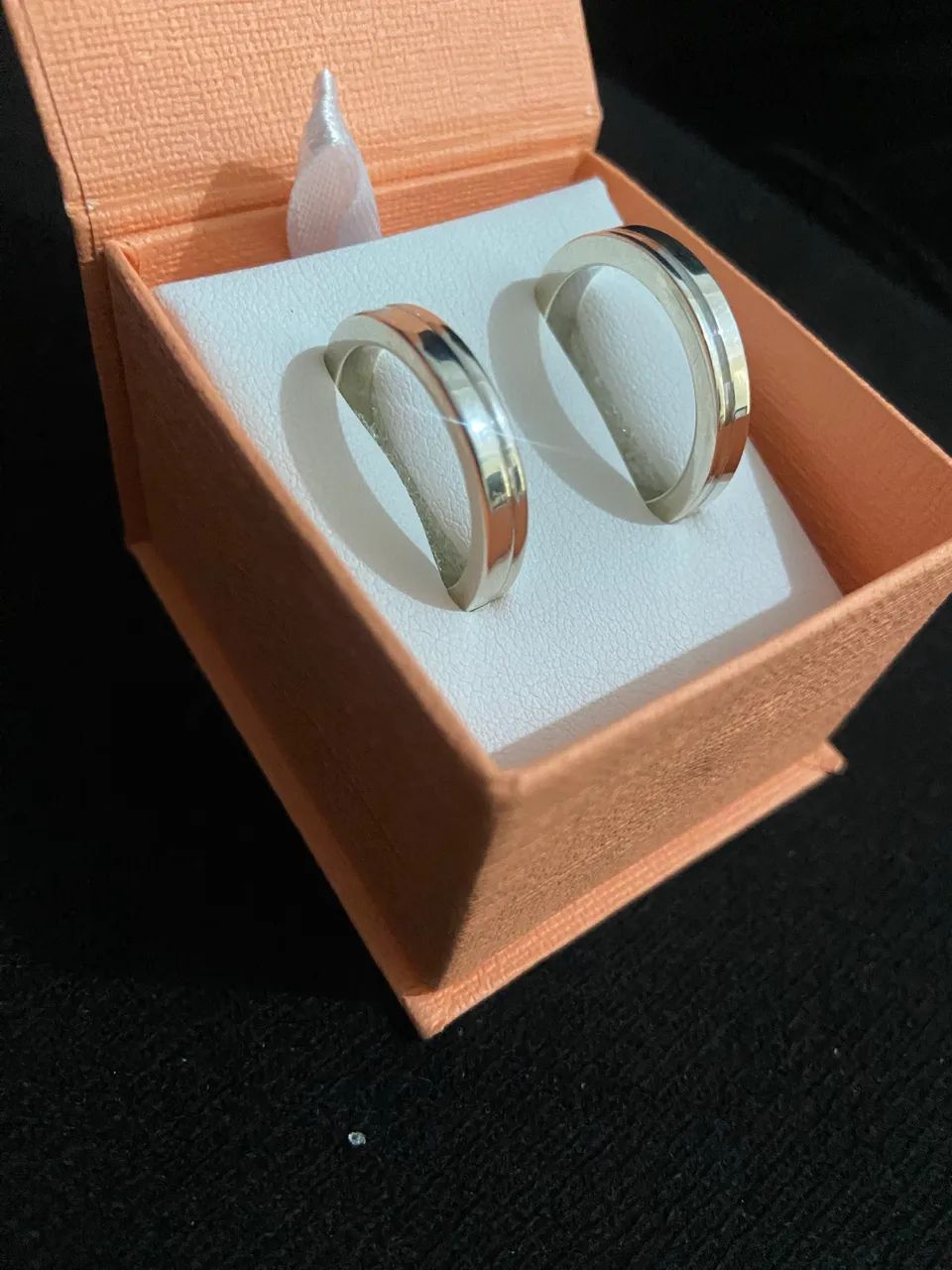 Par de alianças Vivara .( pode ser comprado separadamente) Pouco tempo de uso.