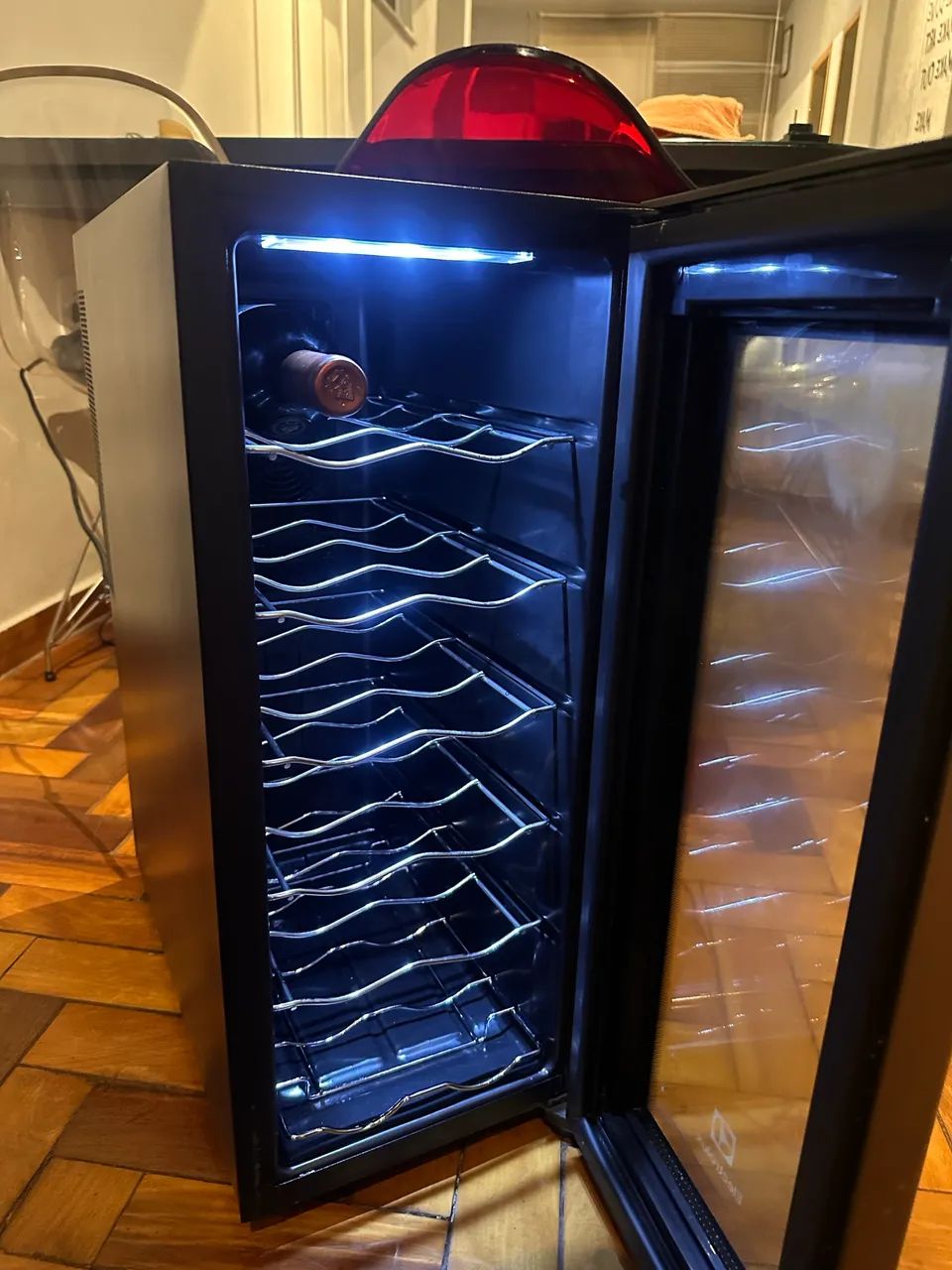 Adega Eletrolux 12 garrafas 