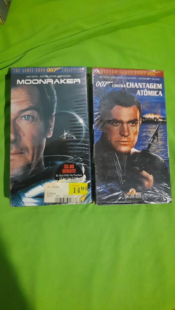 Dois VHS 007 um em inglês e outro português 
