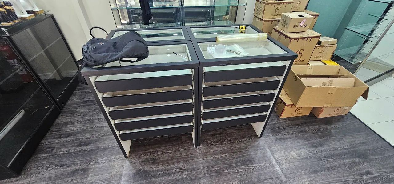 Conjunto de Balcões expositores modulares