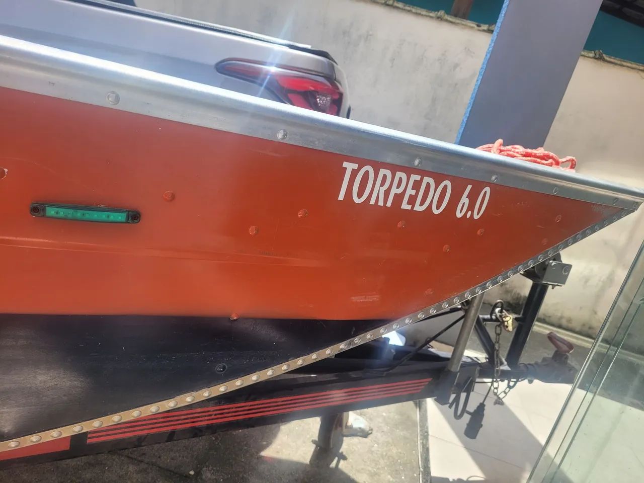 Barco semi chato 6m COMPLETO, com carreta, motor 30hp e todos acessórios. - Foto 9