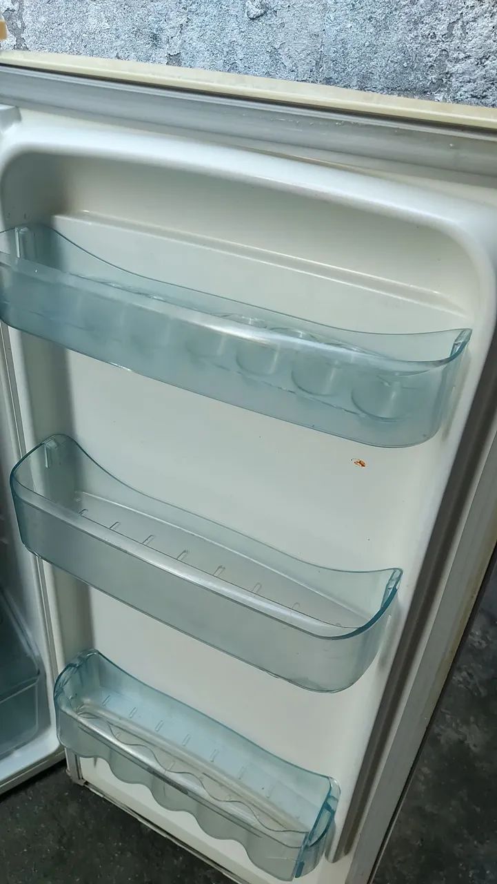 Geladeira Electrolux com defeito - Foto 4