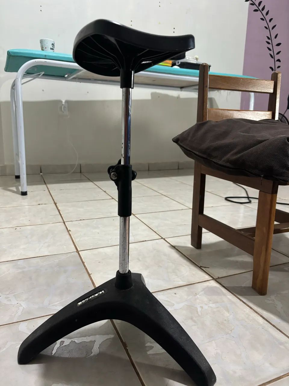 Vendo tripé para pedicure - Foto 2