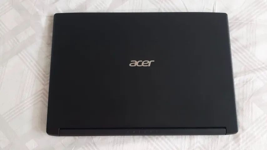 Notebook acer preto e headset gamer loopway