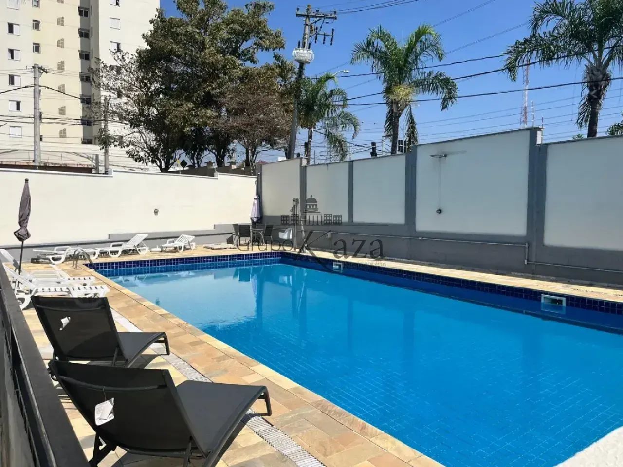 Duplex para aluguel tem 104 metros quadrados com 2 quartos