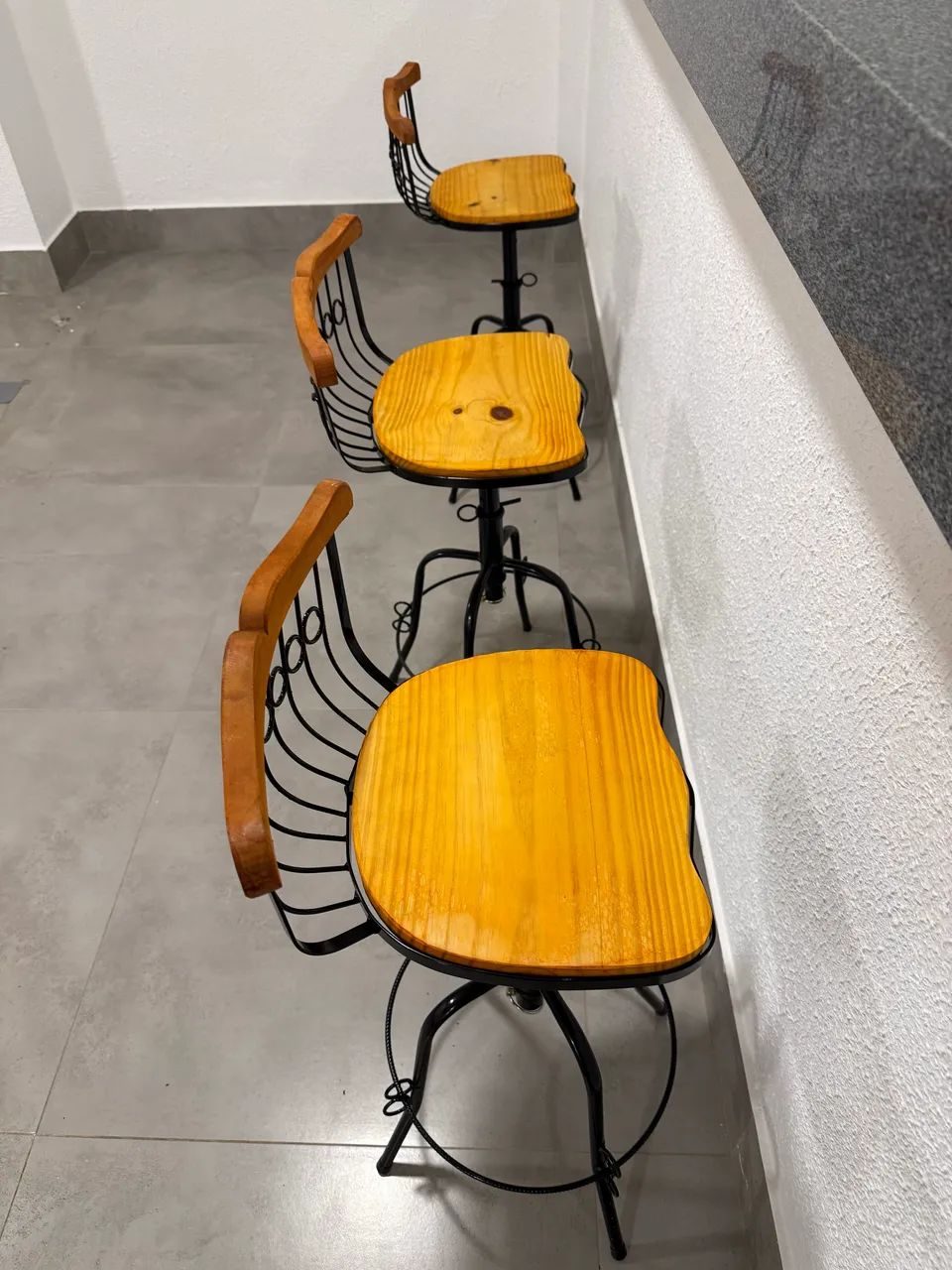 3 Banquetas novas - Foto 2