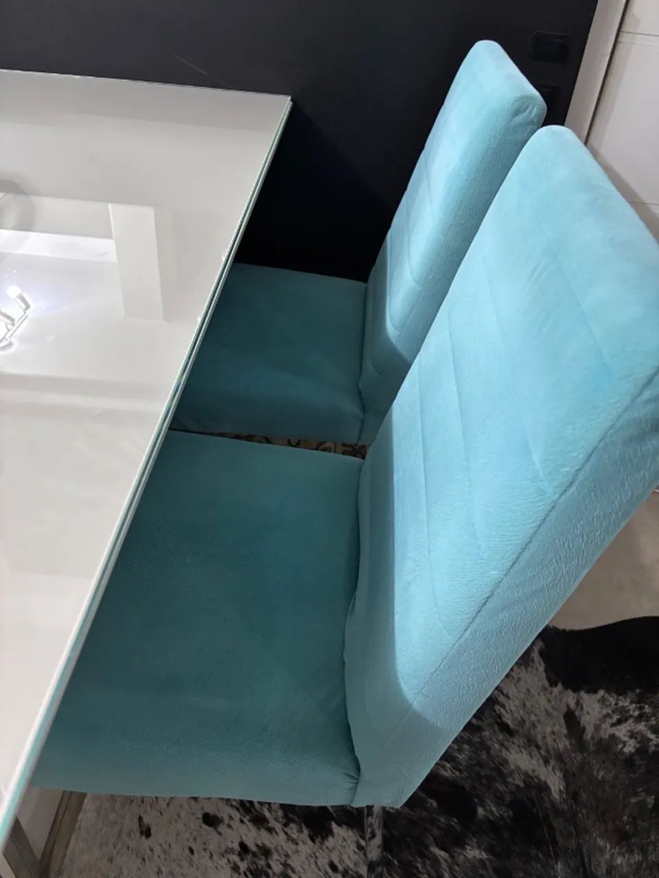 1 sofá retrátil para 3 lugares, 5 cadeiras para mesa de jantar - Foto 3